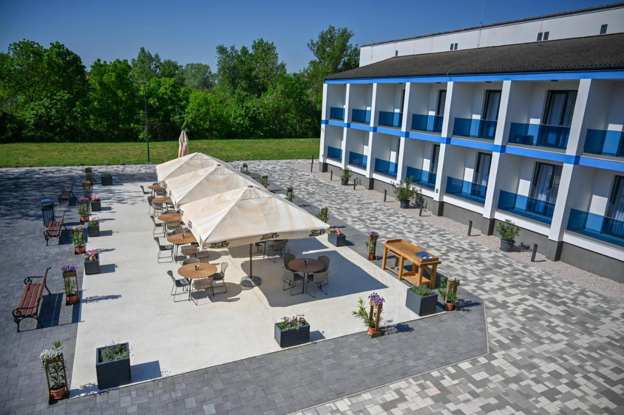 Nn Boutique Hotel Tiszaujvaros Exterior photo