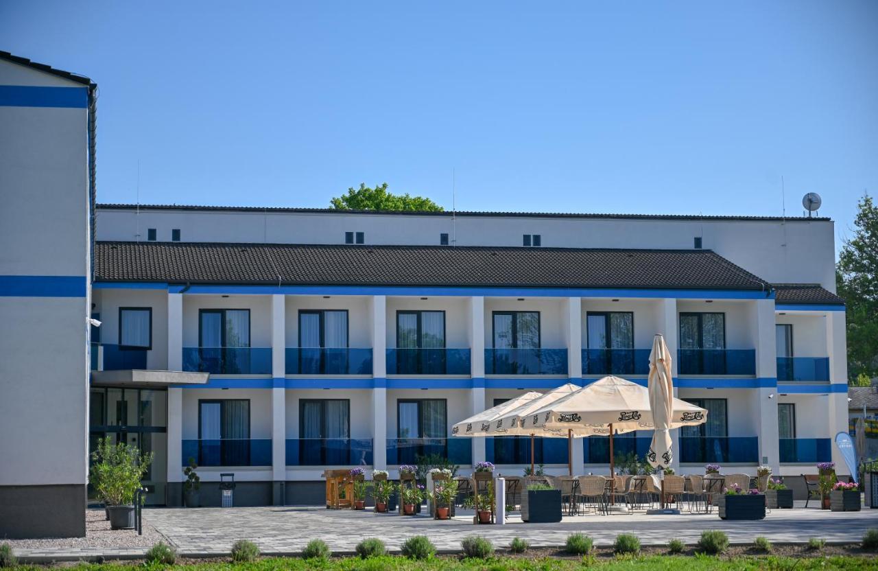 Nn Boutique Hotel Tiszaujvaros Exterior photo