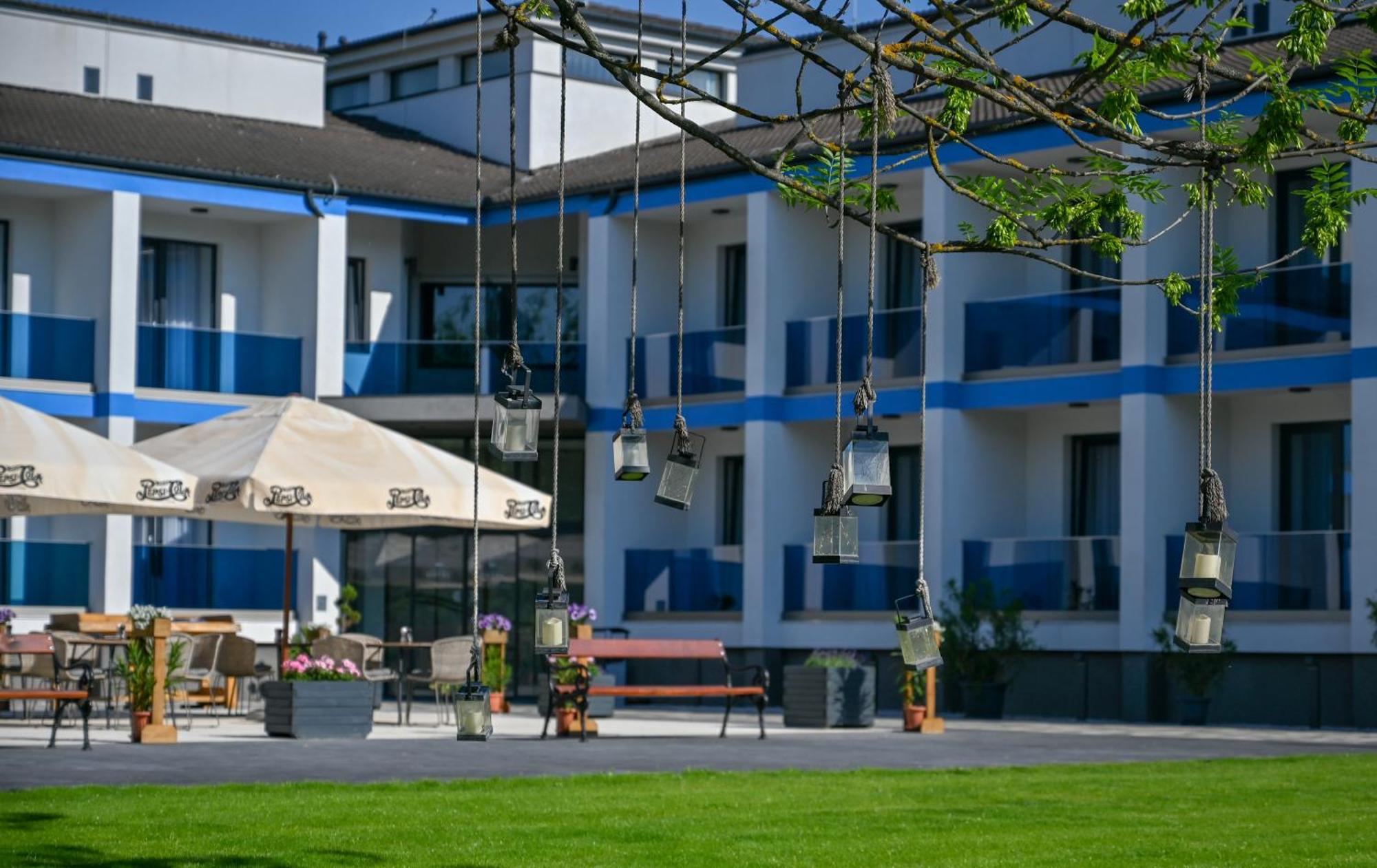 Nn Boutique Hotel Tiszaujvaros Exterior photo